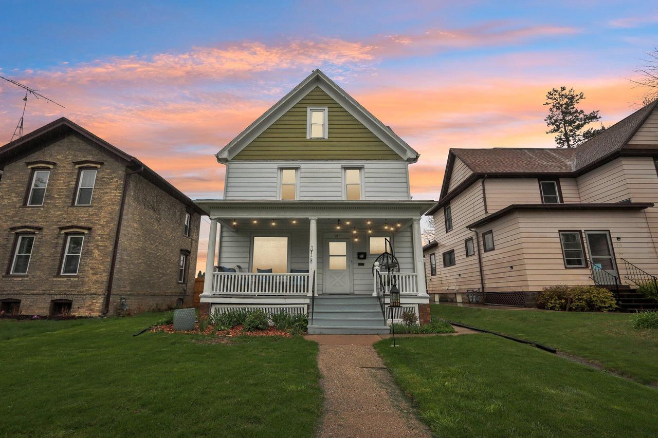 211 College Ave, Watertown, WI 53094