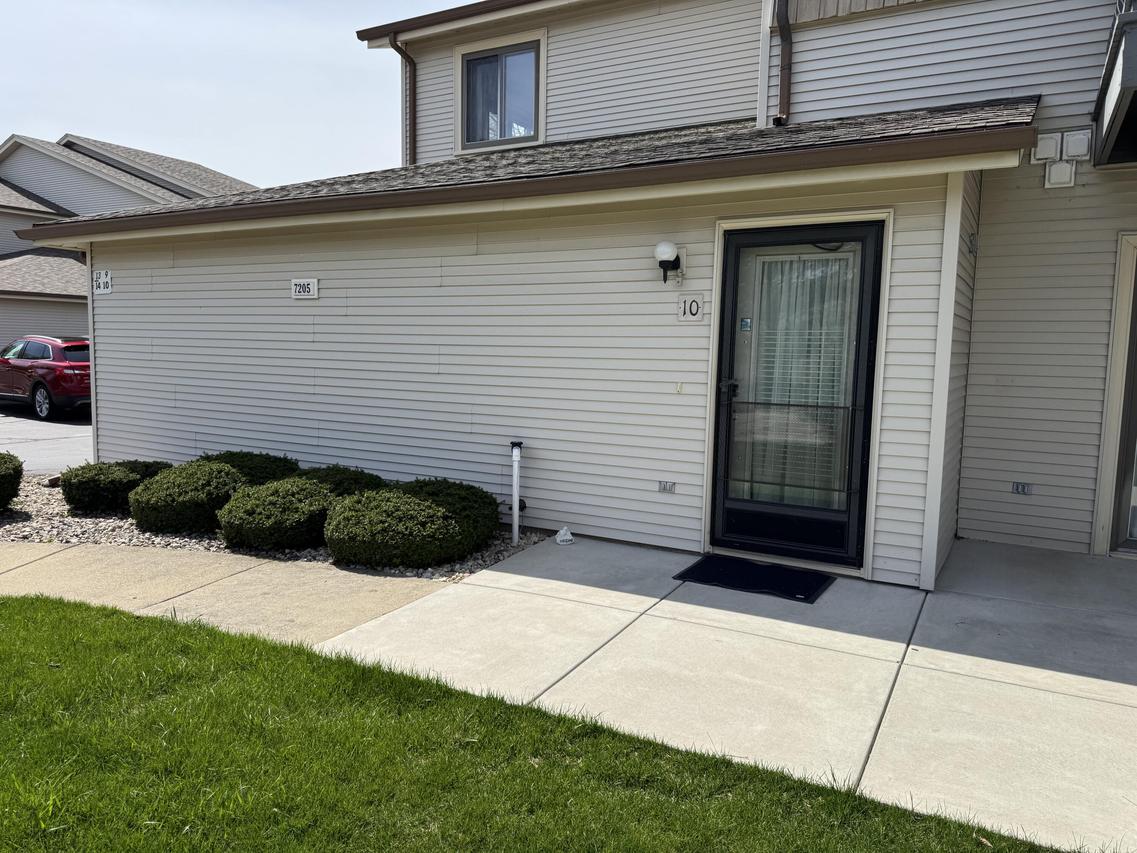 7205 Mariner Dr #10, Mount Pleasant, WI 53406