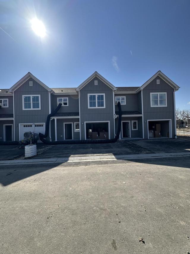 W194N16740 Eagle Dr #6, Jackson, WI 53037