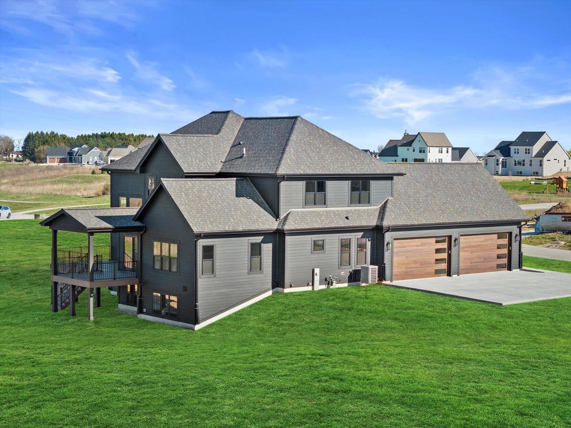 N59W27328 Autumn Ct, Lisbon, WI 53089