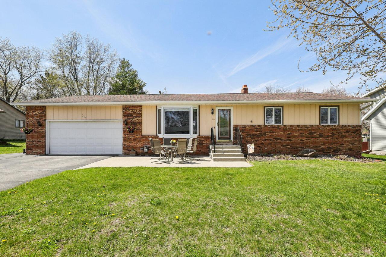115 Sunrise Ln, Fall River, WI 53932