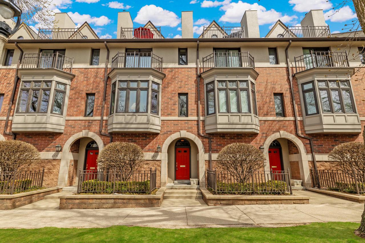 1008 E Lyon St, Milwaukee, WI 53202