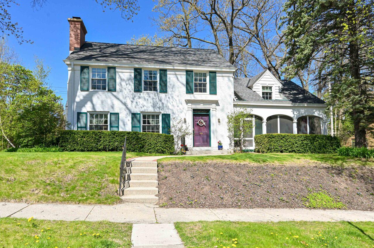 1909 N 68th St, Wauwatosa, WI 53213