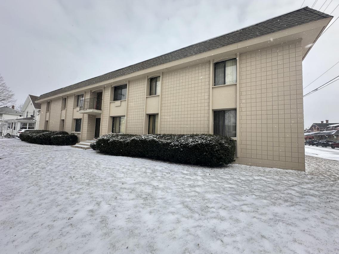 305 Maple Ave, Waukesha, WI 53186