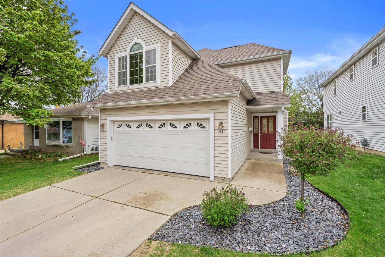 2337 S 95th St, West Allis, WI 53227