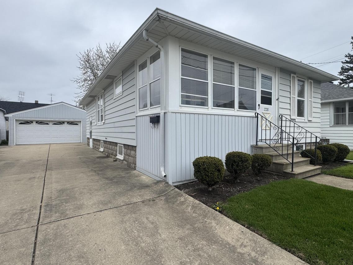 2720 73rd St, Kenosha, WI 53143
