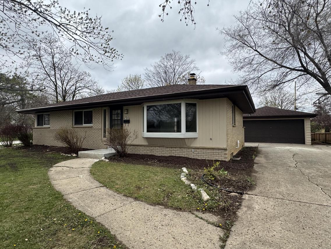 N87W18096 Queensway -, Menomonee Falls, WI 53051