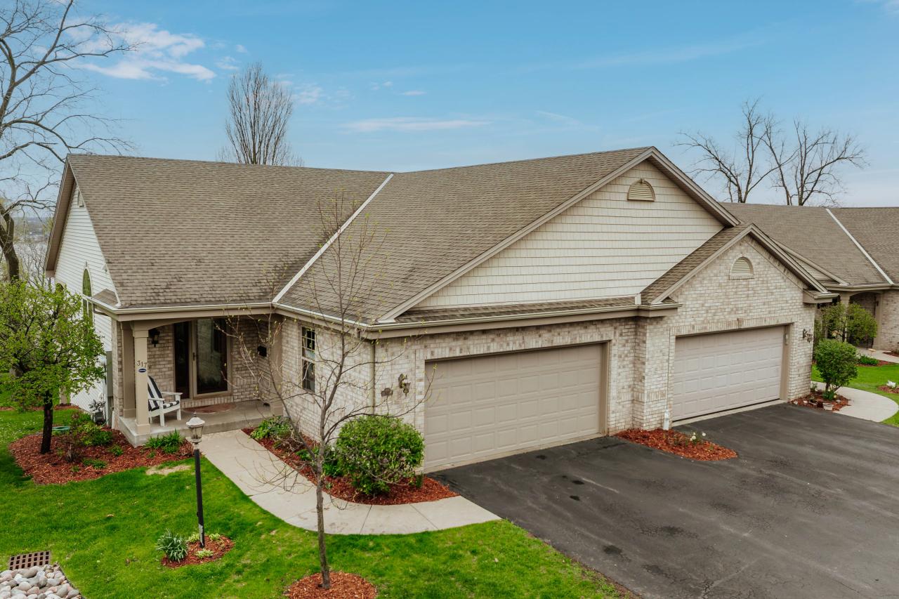 317 Cardinal Ridge, Pewaukee, WI 53072