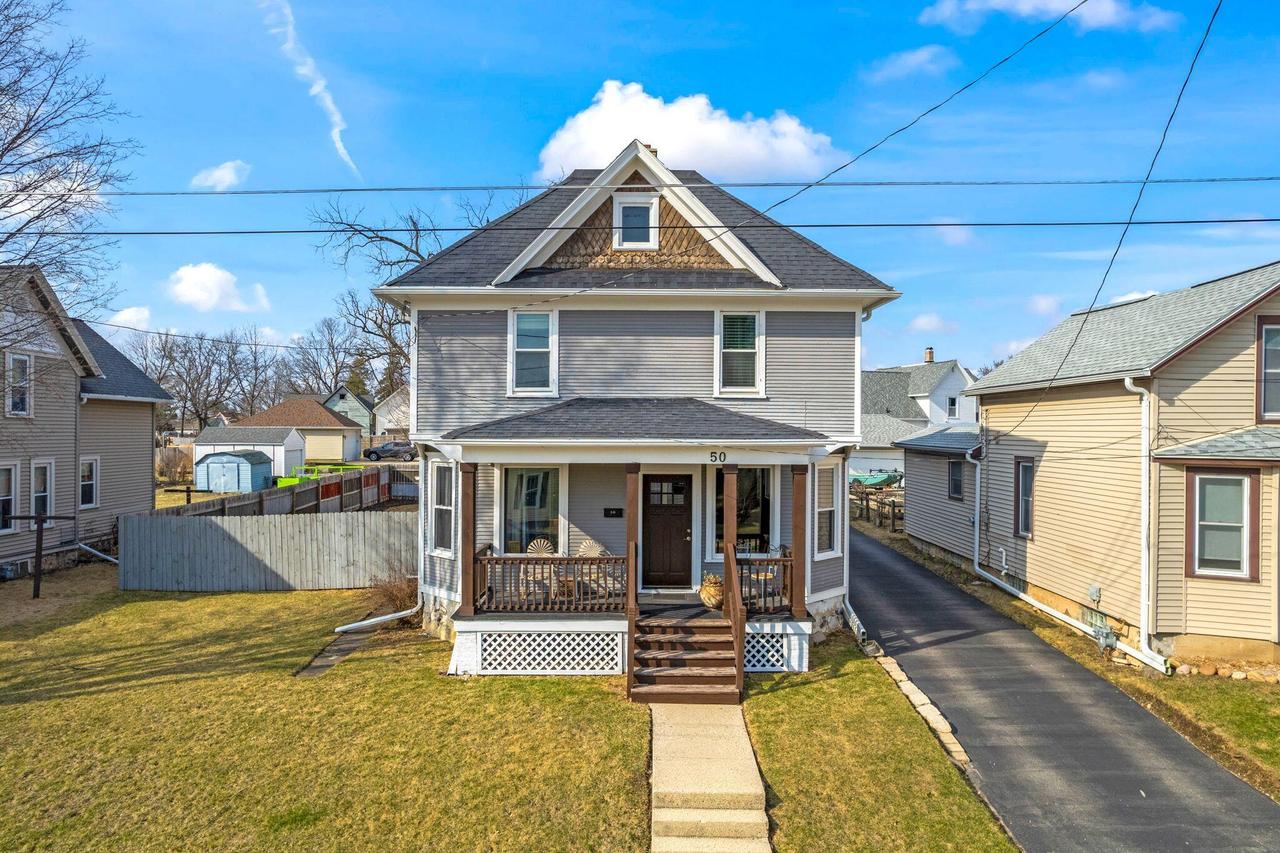50 E Loos St, Hartford, WI 53027