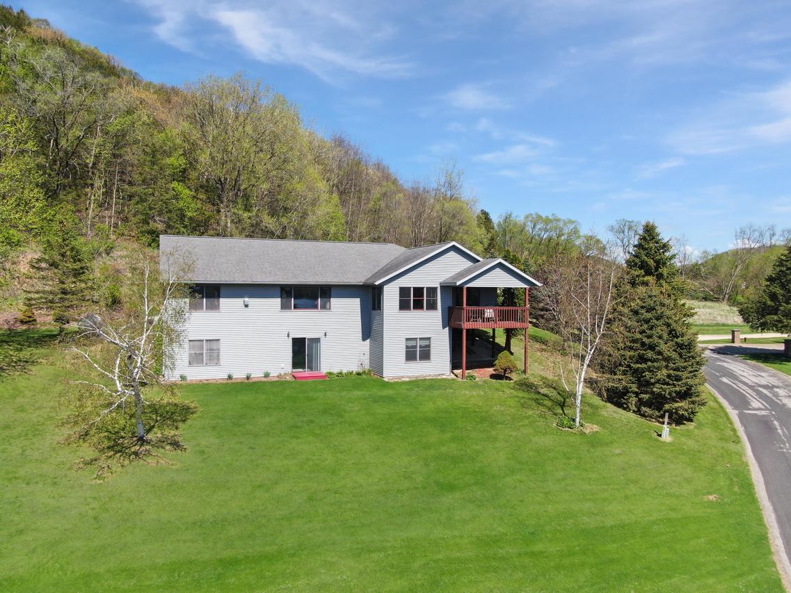 302 Hickory Rd, Genoa, WI 54632