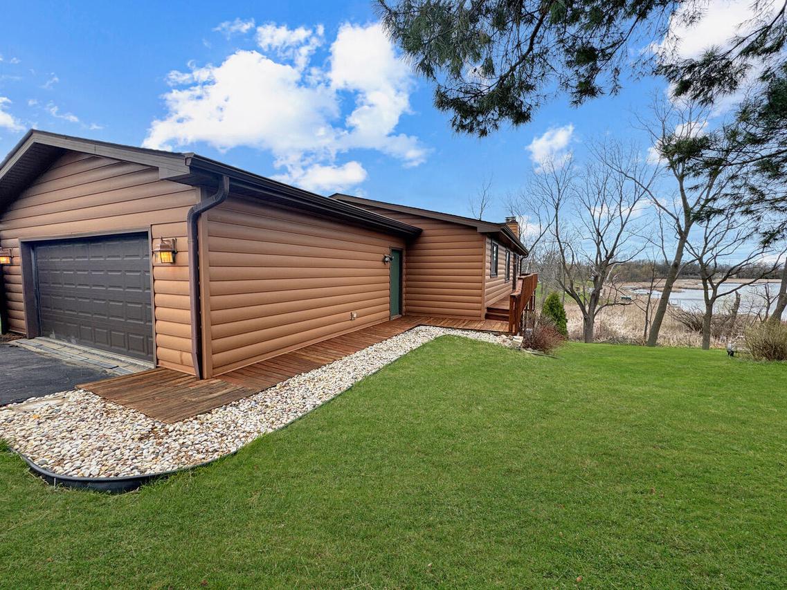 23320 86th Pl, Salem Lakes, WI 53168
