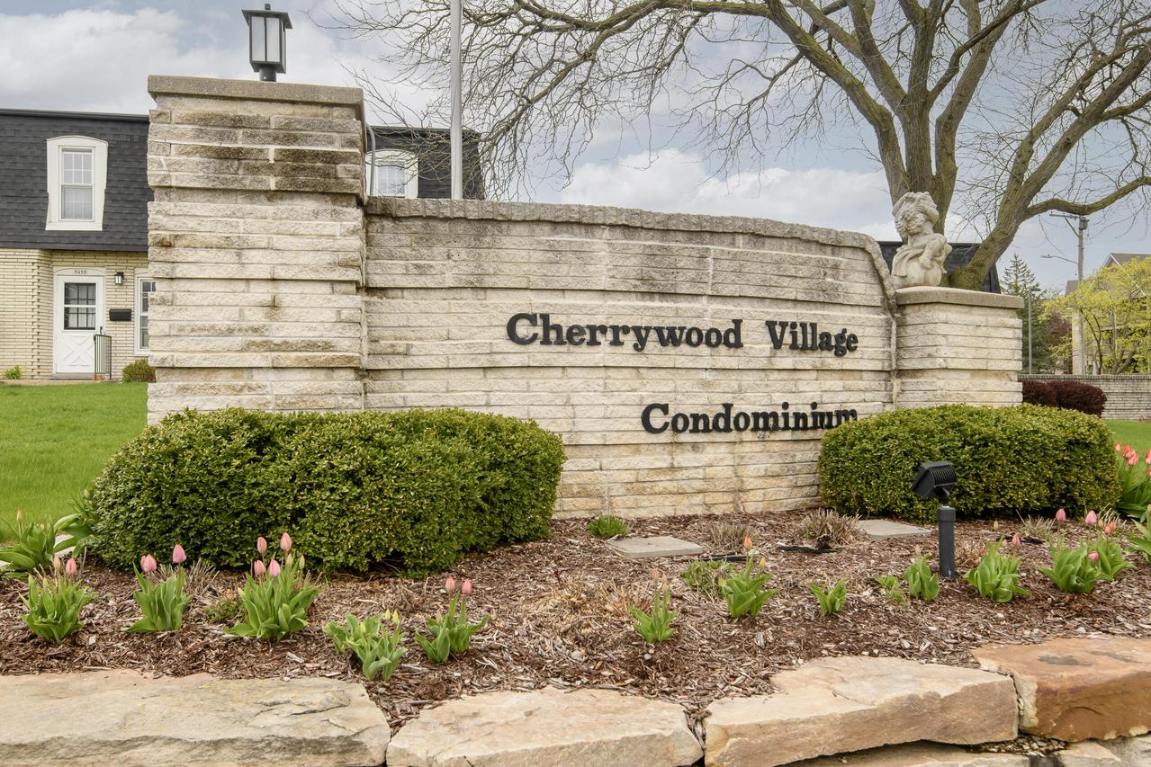 9500 N Green Bay Rd #201, Brown Deer, WI 53209