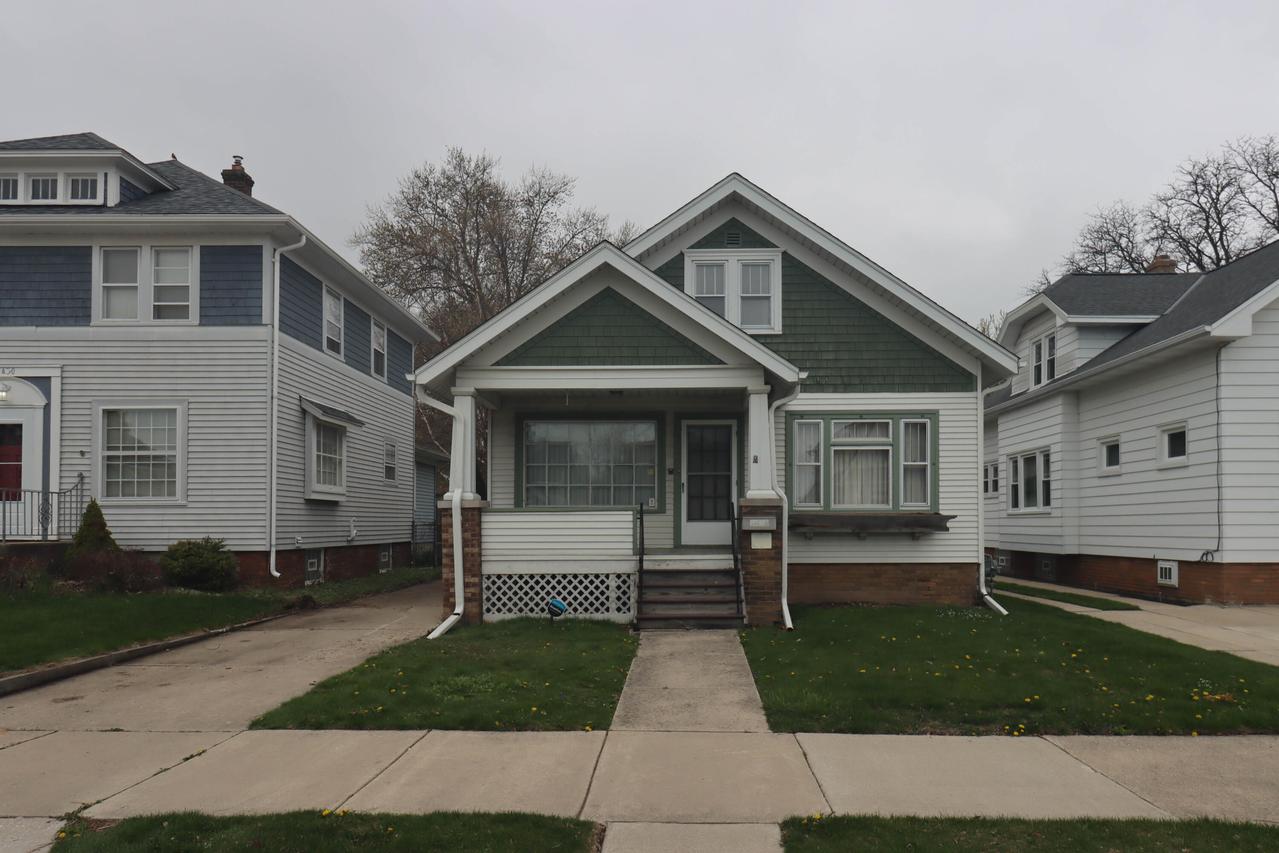 1426 Cleveland Ave, Racine, WI 53405