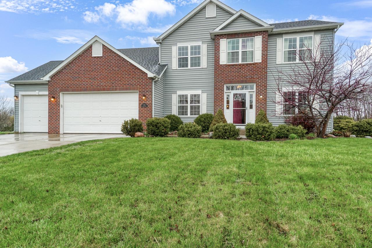 504 Acacia Dr, Saukville, WI 53024