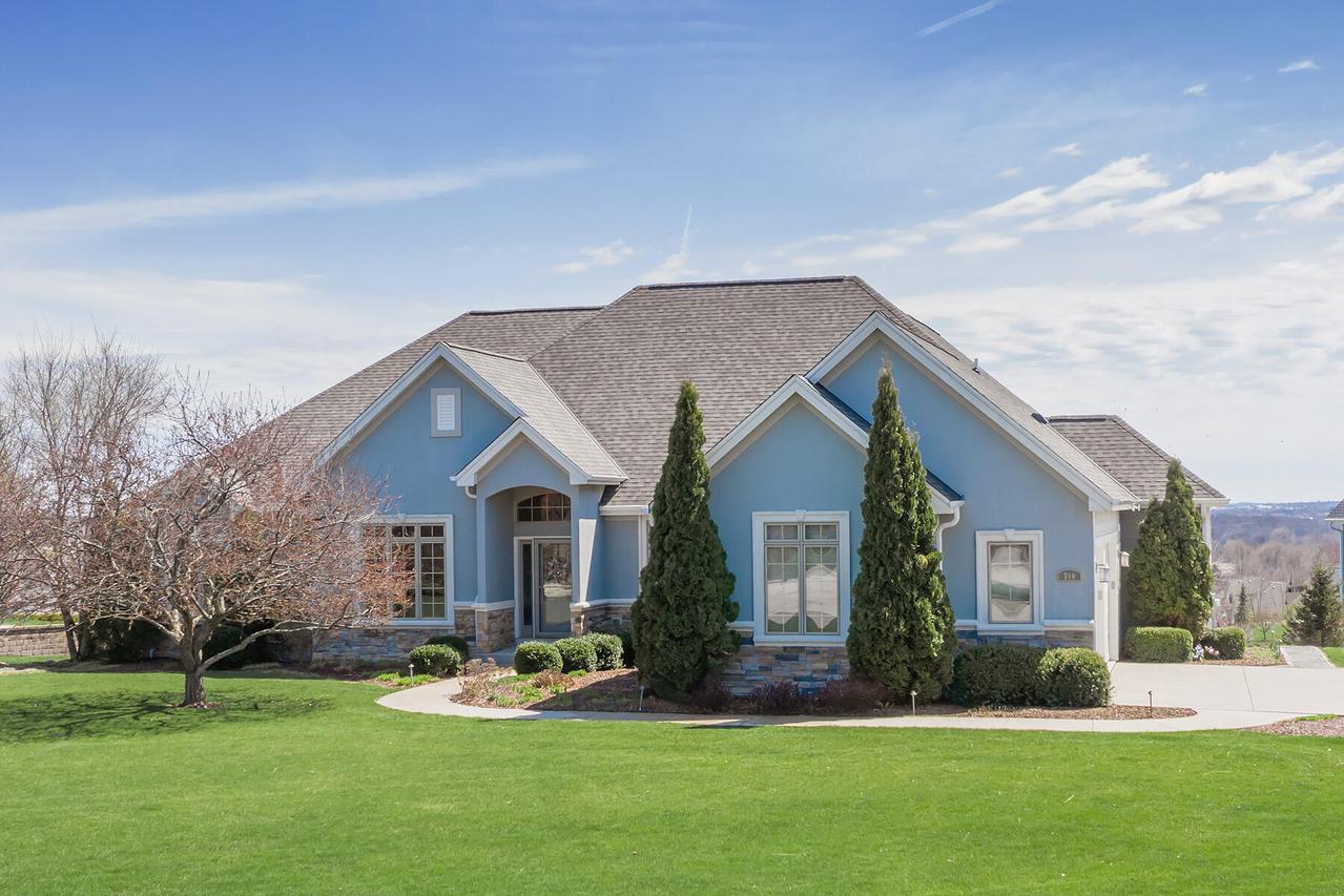 700 Bluestem Ct, Pewaukee, WI 53072