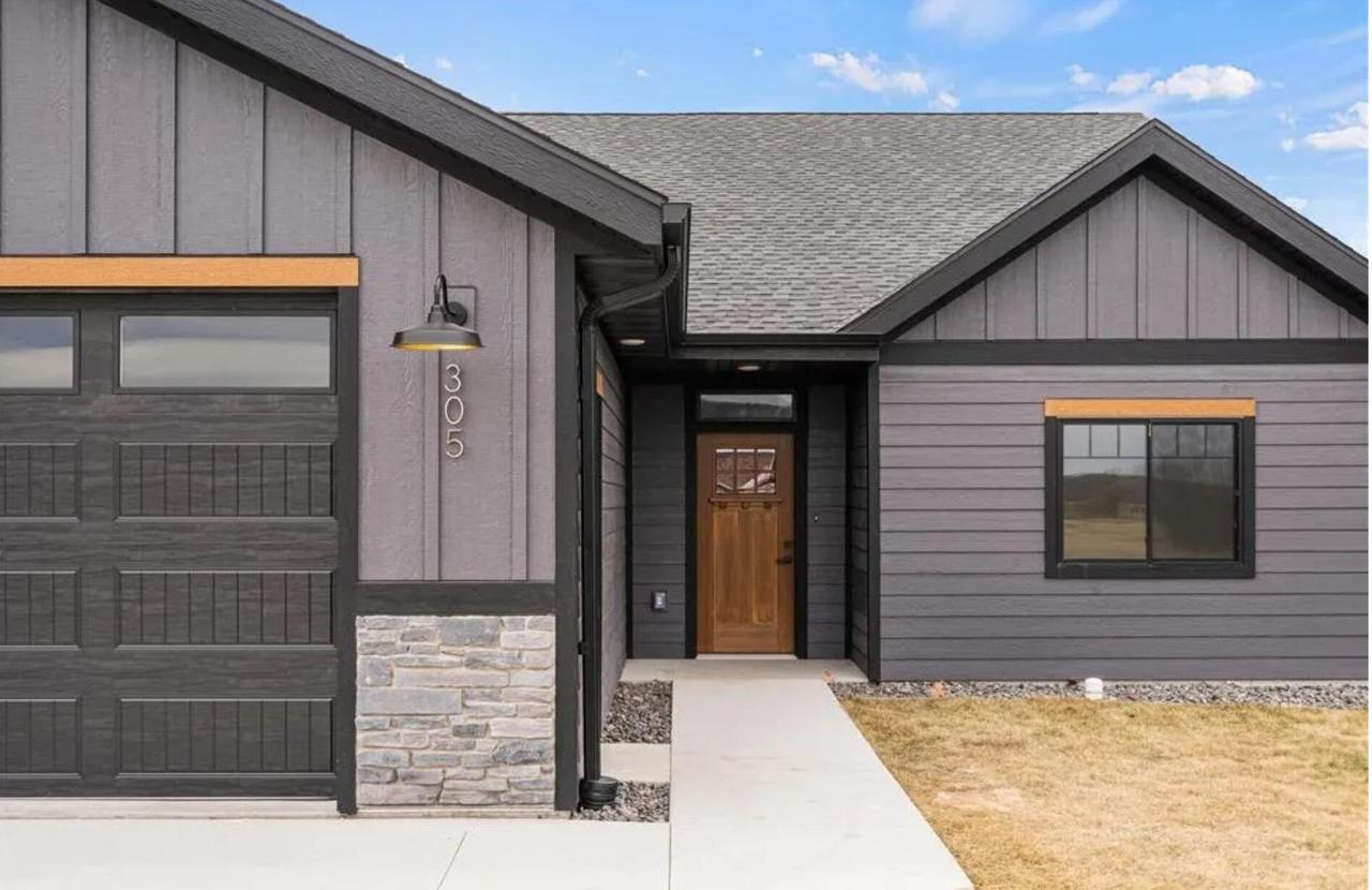 305 Stoddard St, Houston, WI 55943