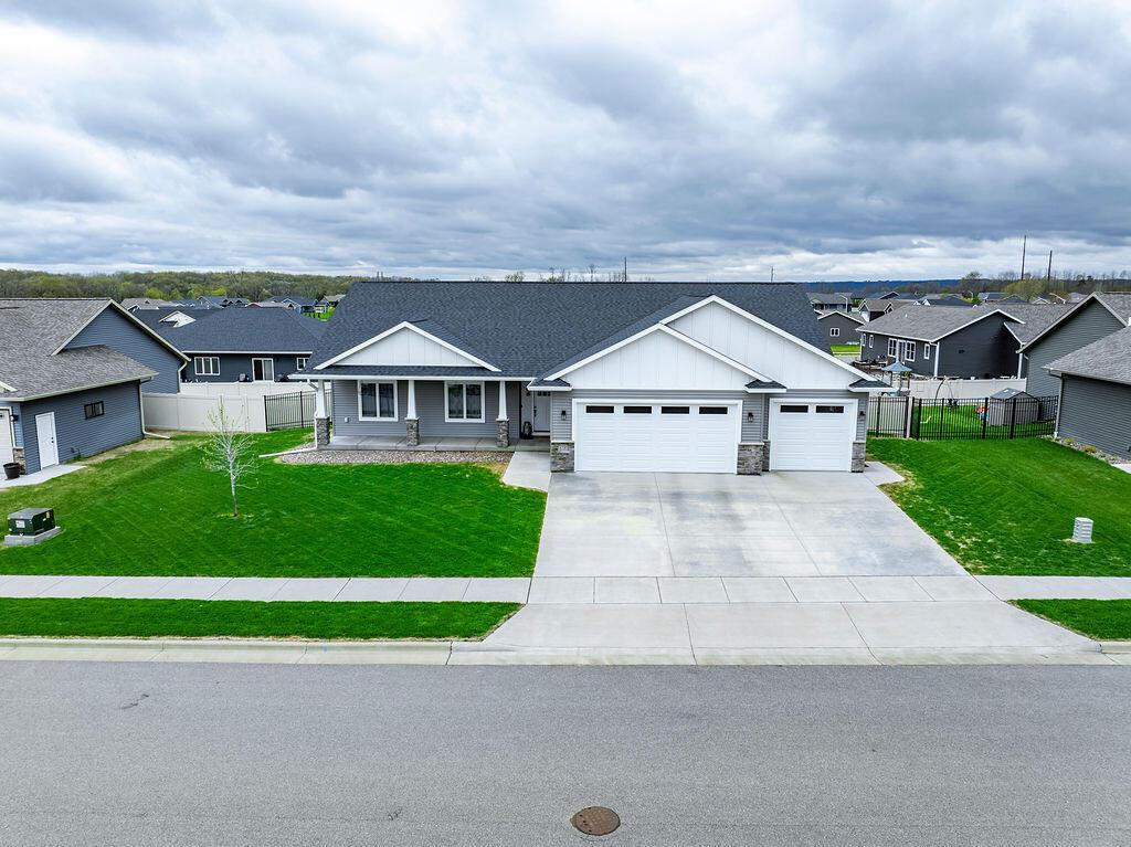 638 Silver Dr, Holmen, WI 54636