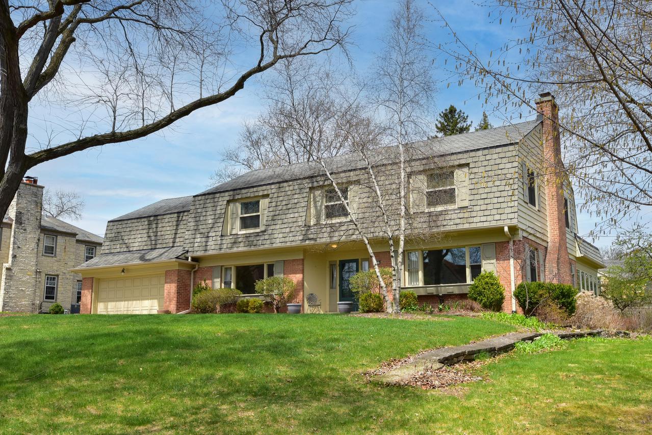 8118 Brookside Pl, Wauwatosa, WI 53213