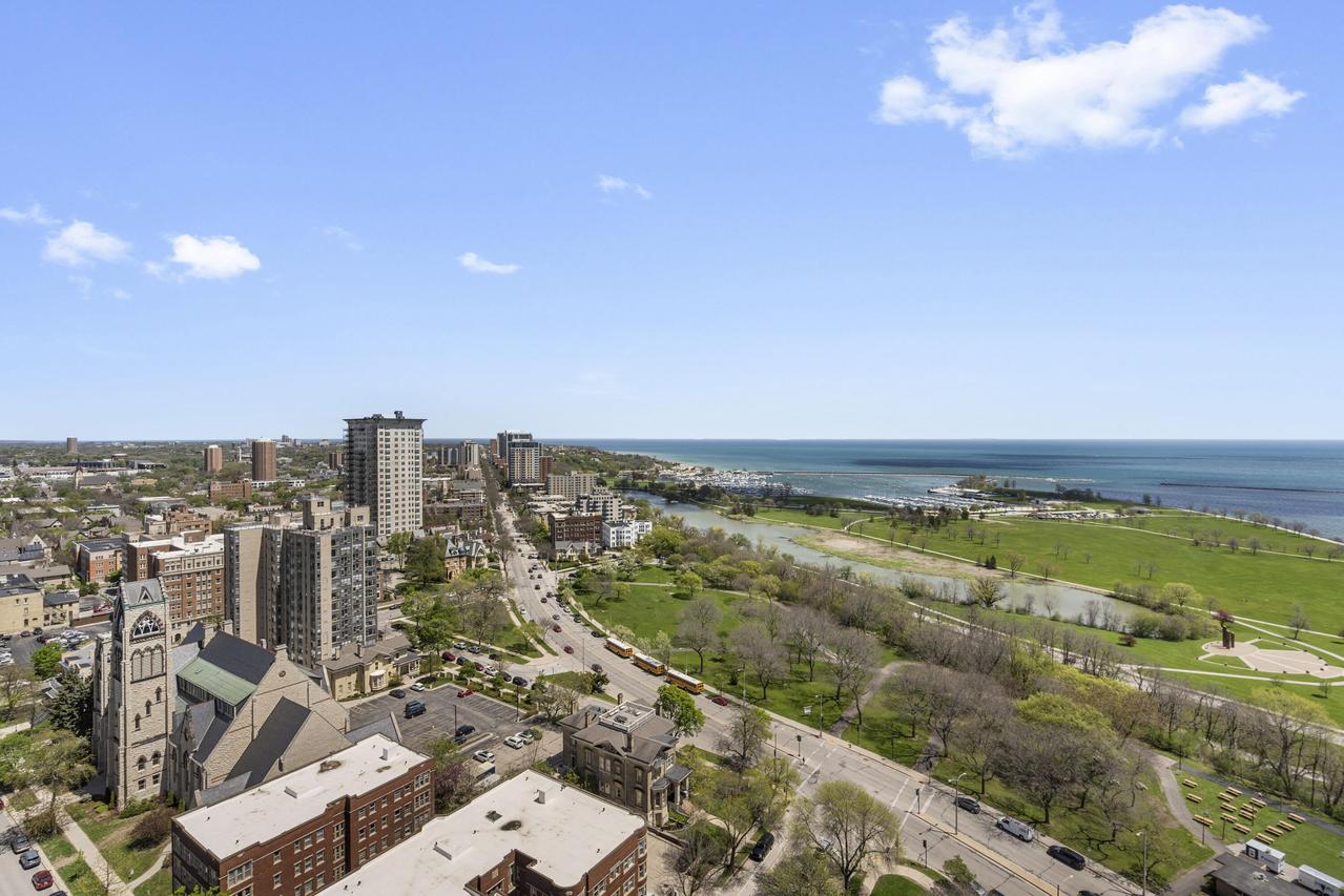 929 N Astor St #2608, Milwaukee, WI 53202