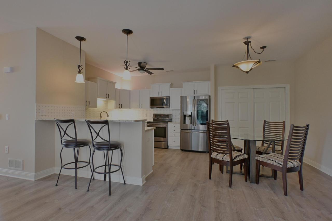 2283 W Vista Bella Dr, Oak Creek, WI 53154