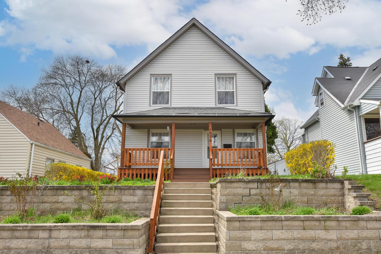 1639 S 85th St, West Allis, WI 53214
