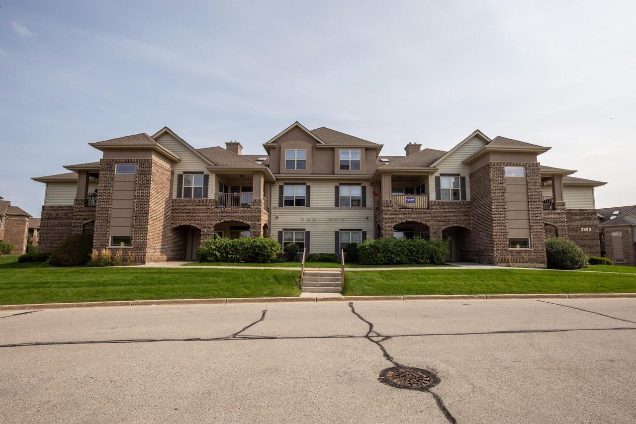 2955 W Drexel Ave #409, Franklin, WI 53132