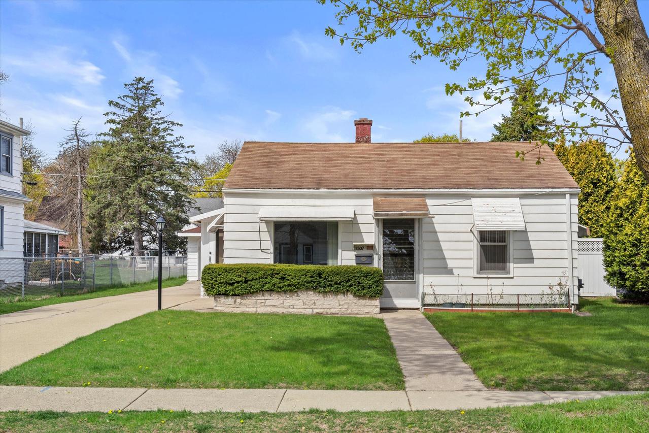 2807 S 85th St, West Allis, WI 53227