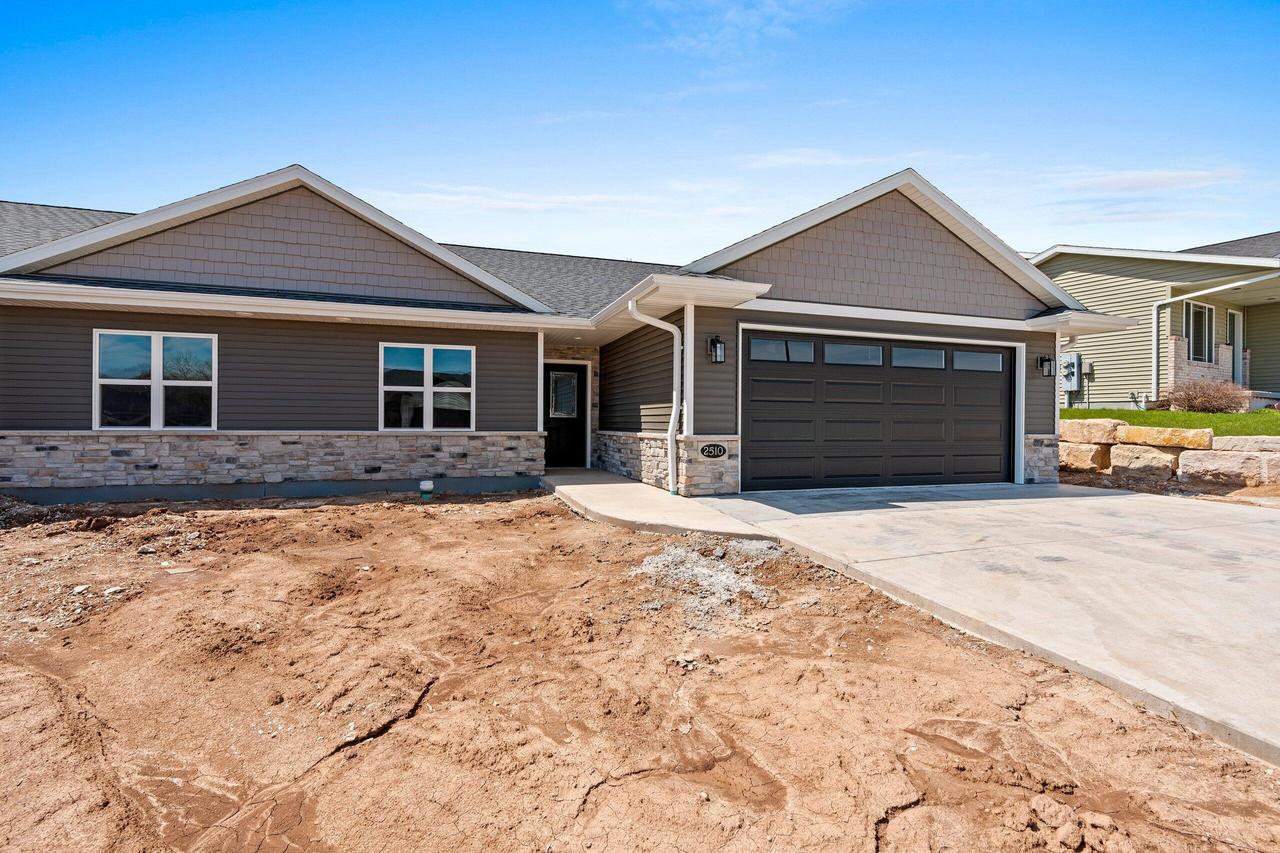 2510 Stoney Brook, Manitowoc, WI 54220