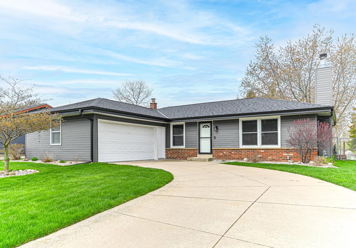 8635 S 15th Ave, Oak Creek, WI 53154