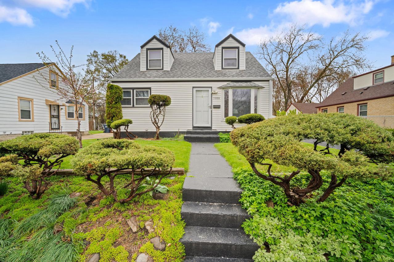 5008 W Fairmount Ave, Milwaukee, WI 53218