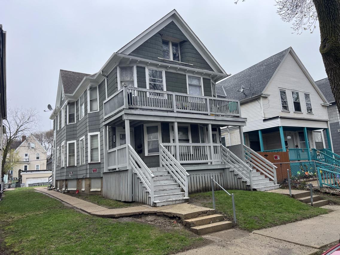 1317 S 20th St #1319, Milwaukee, WI 53204