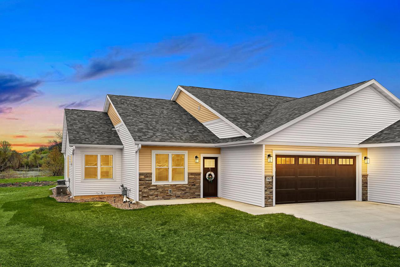 3825 Sunnyside Dr, La Crosse, WI 54601