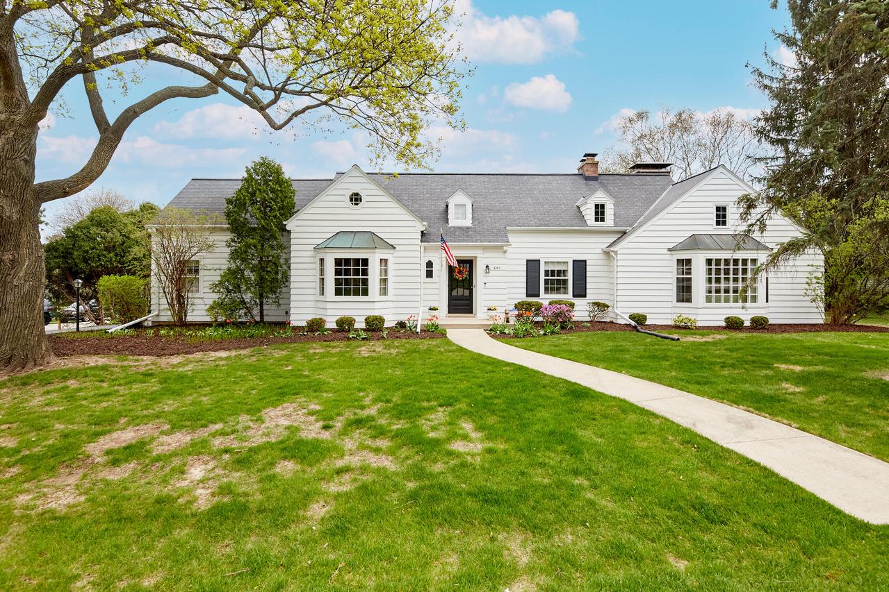 640 Hi View, Elm Grove, WI 53122