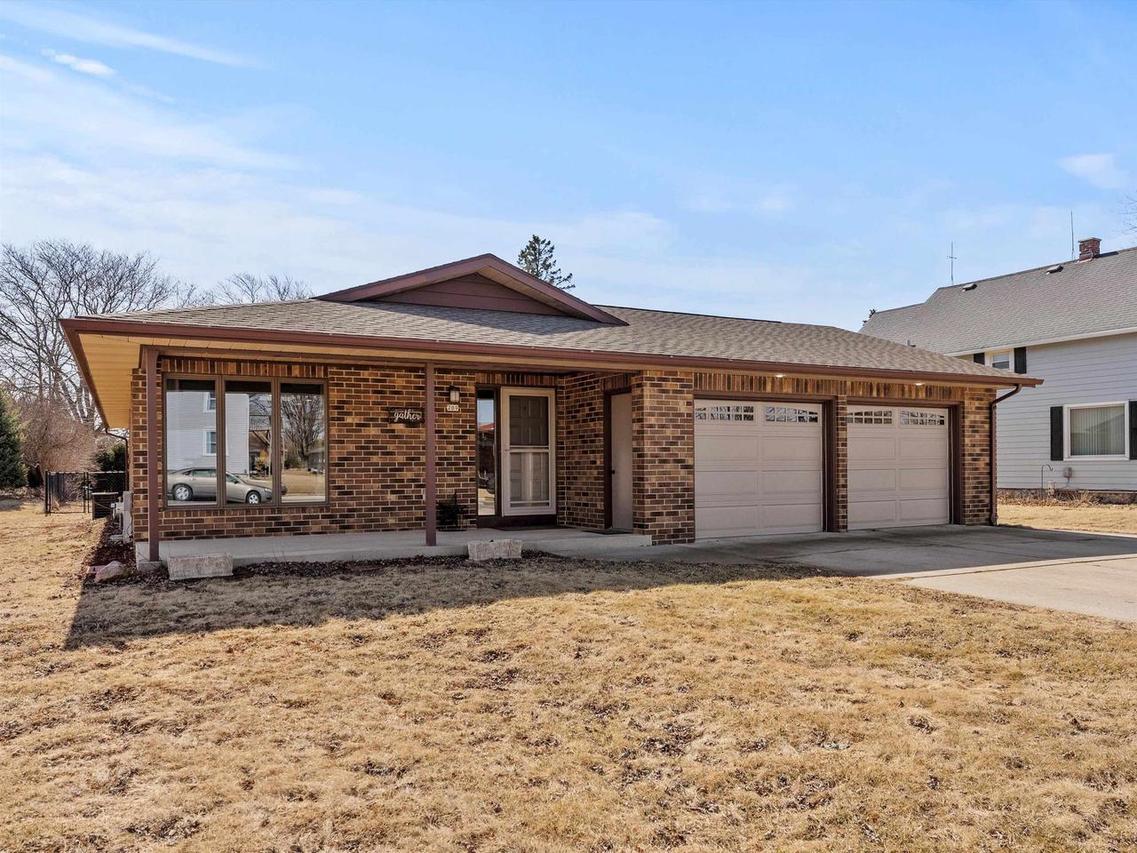 209 W Union Ave, Cedar Grove, WI 53013
