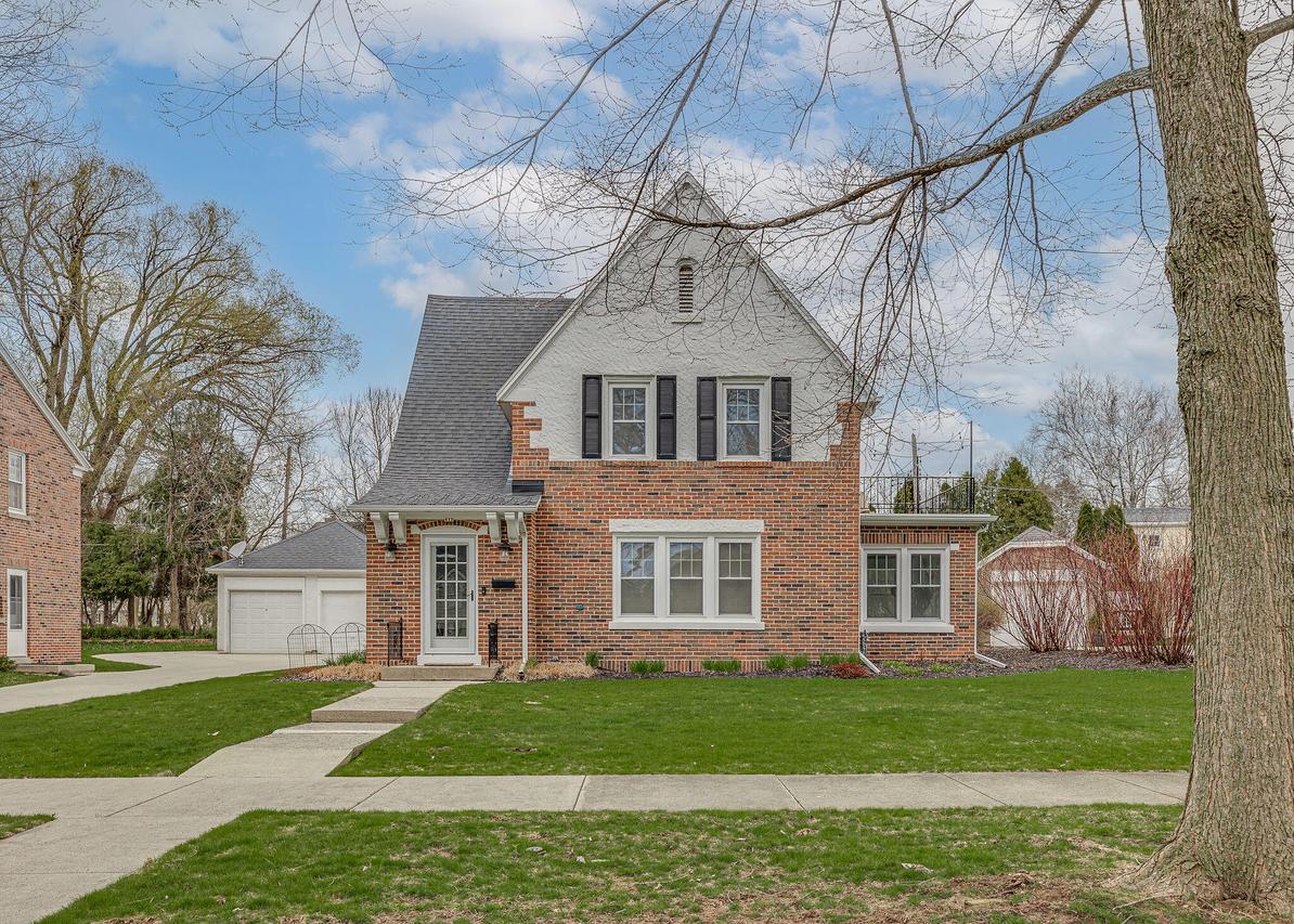 412 Summit Rd, Kohler, WI 53044