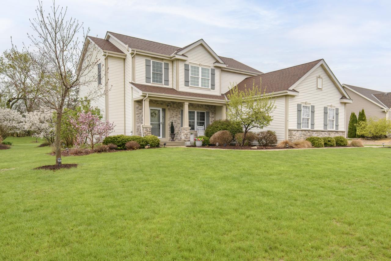 809 Pinehurst Dr, Mukwonago, WI 53149
