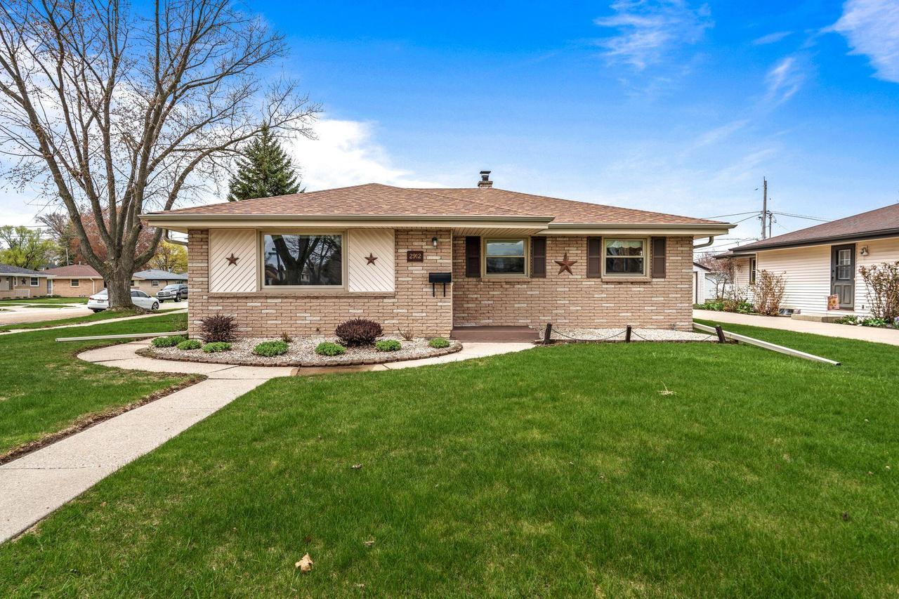 2912 15th Ave, South Milwaukee, WI 53172