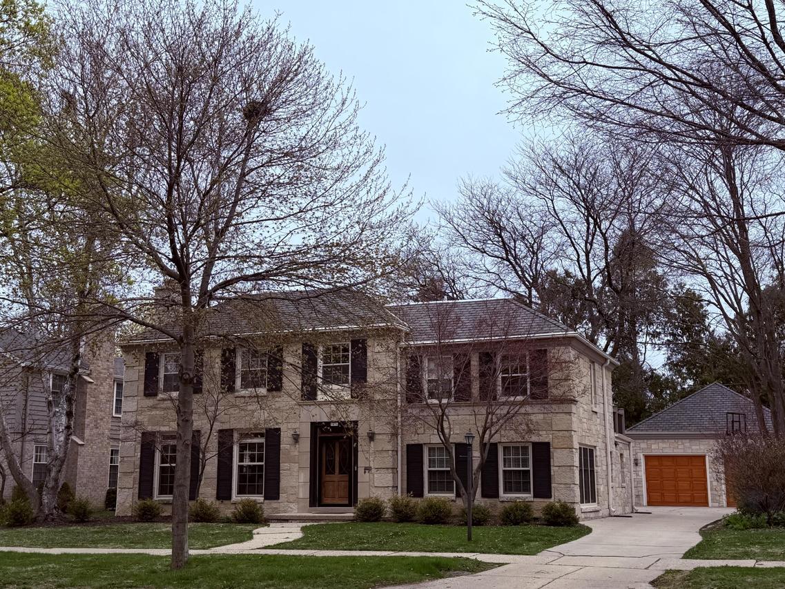 5036 N Lake Dr, Whitefish Bay, WI 53217