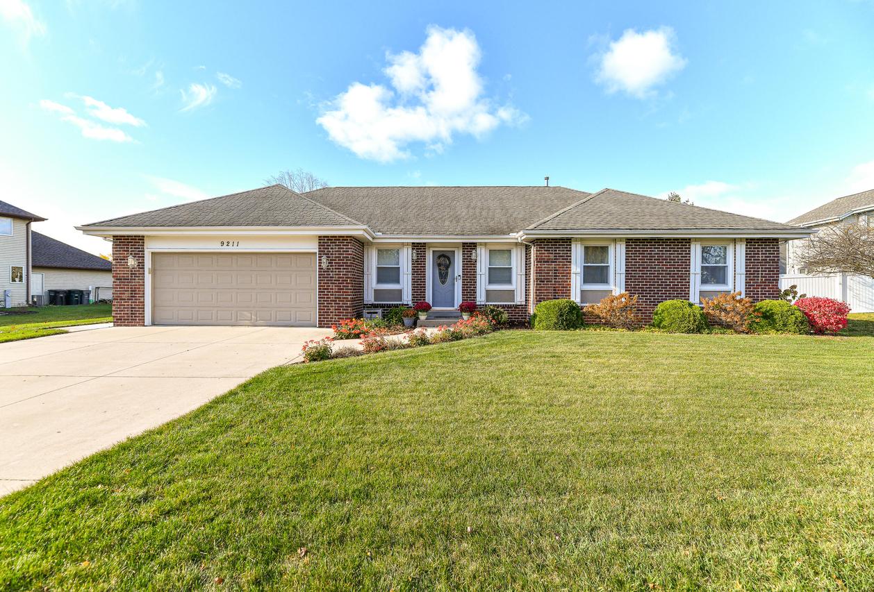9211 S 41st St, Franklin, WI 53132