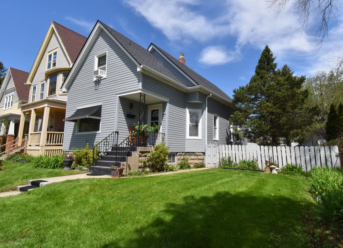2608 W Grant St, Milwaukee, WI 53215