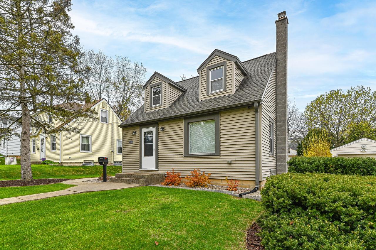 2923 S 91st St, West Allis, WI 53227