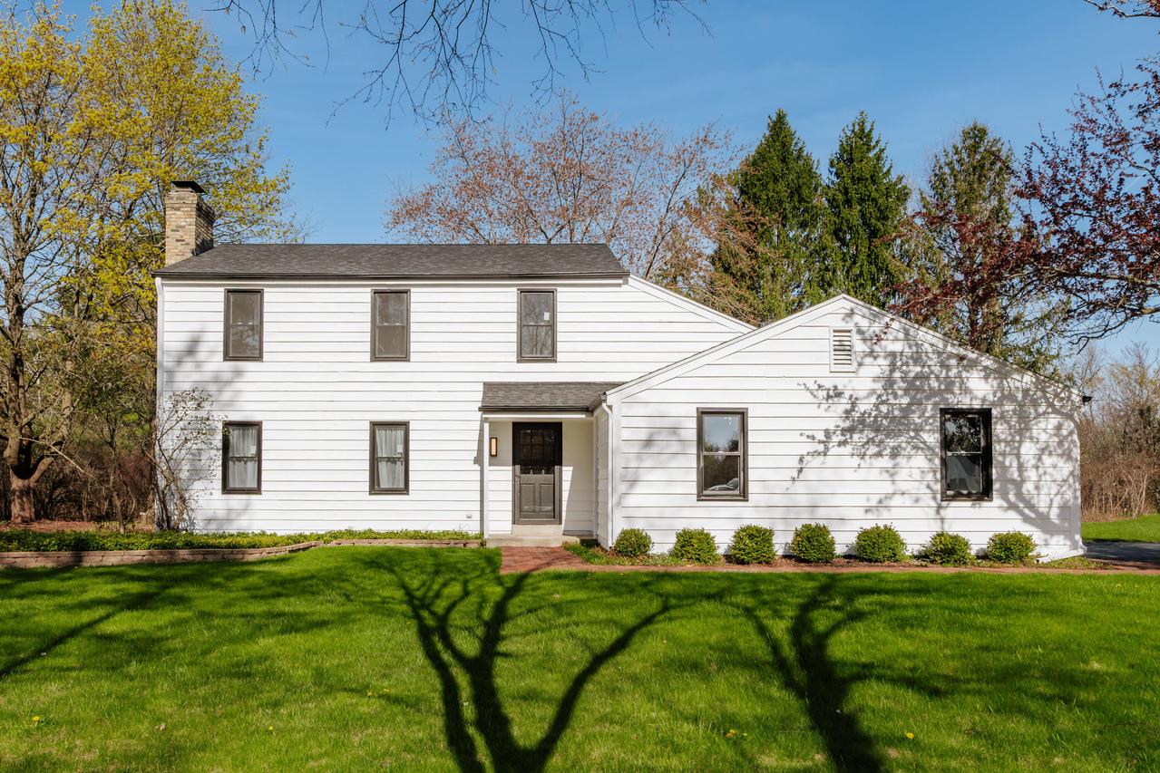 9851 N Thornapple Ln, Mequon, WI 53092