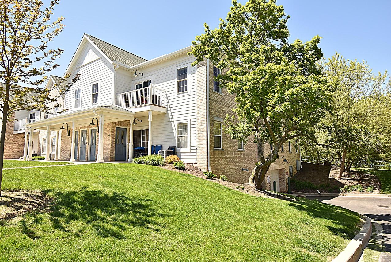 2732 Northview Rd #85, Waukesha, WI 53188