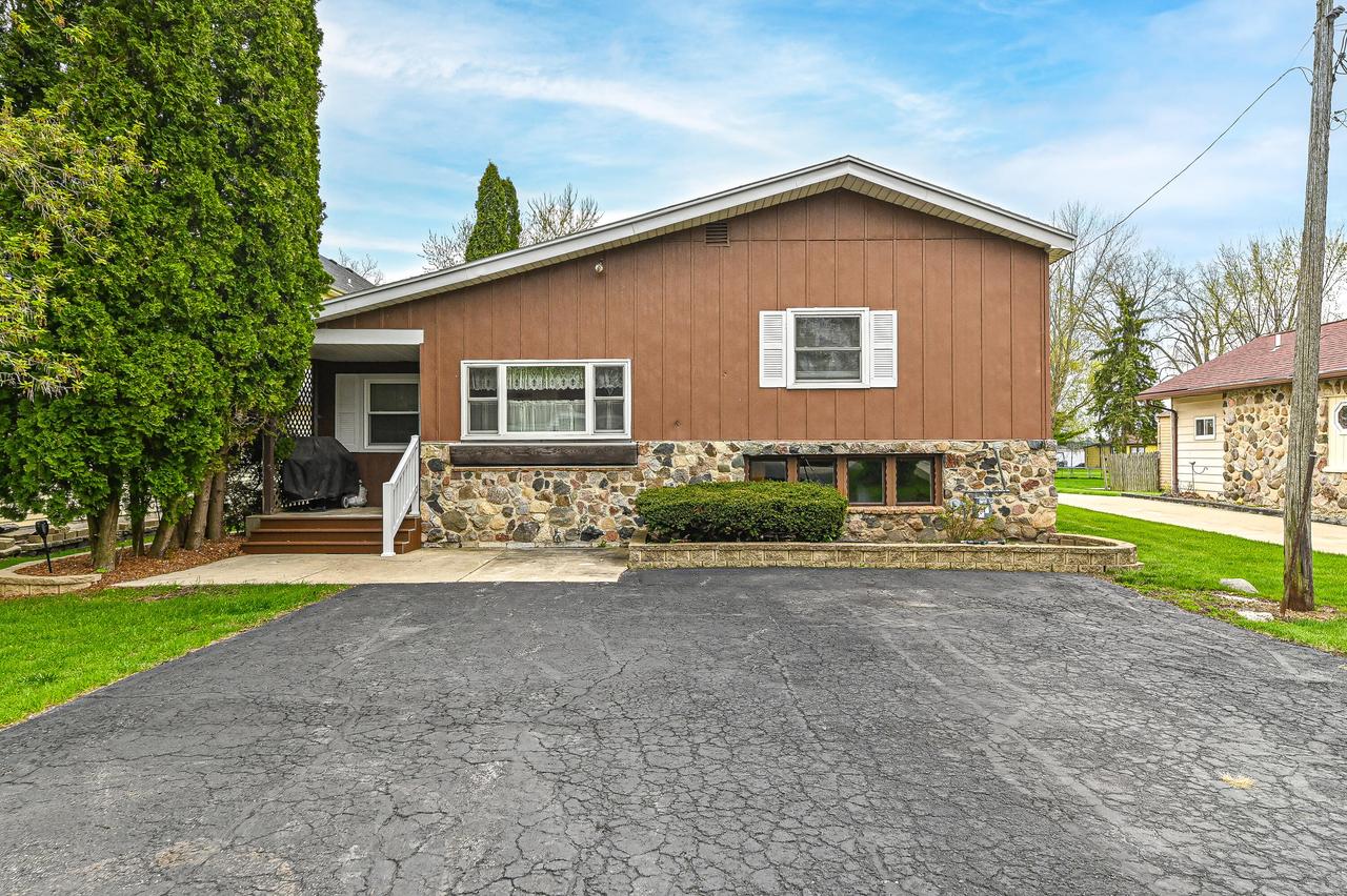 25411 W Loomis Rd, Norway, WI 53185