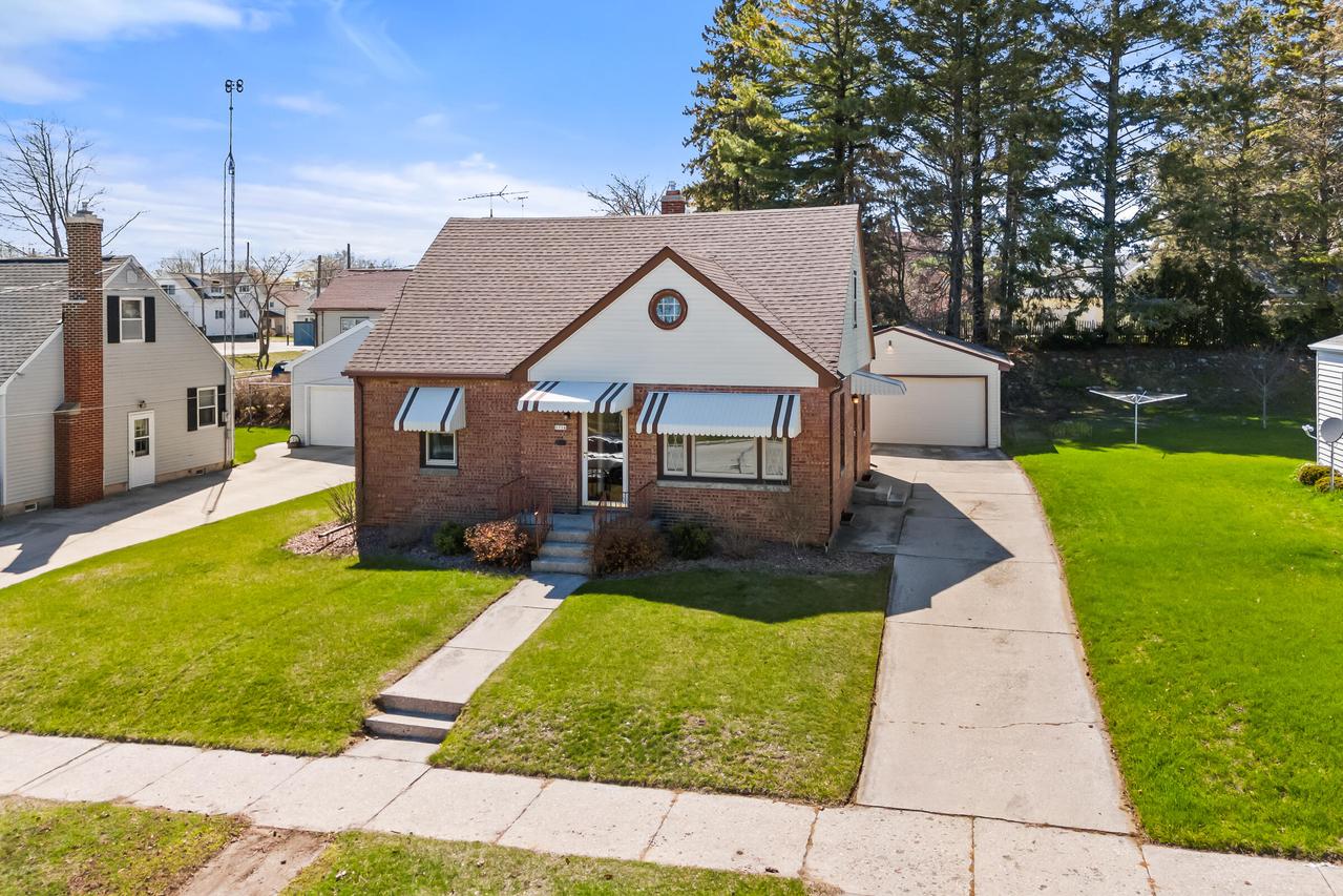 1716 S 9th St, Manitowoc, WI 54220