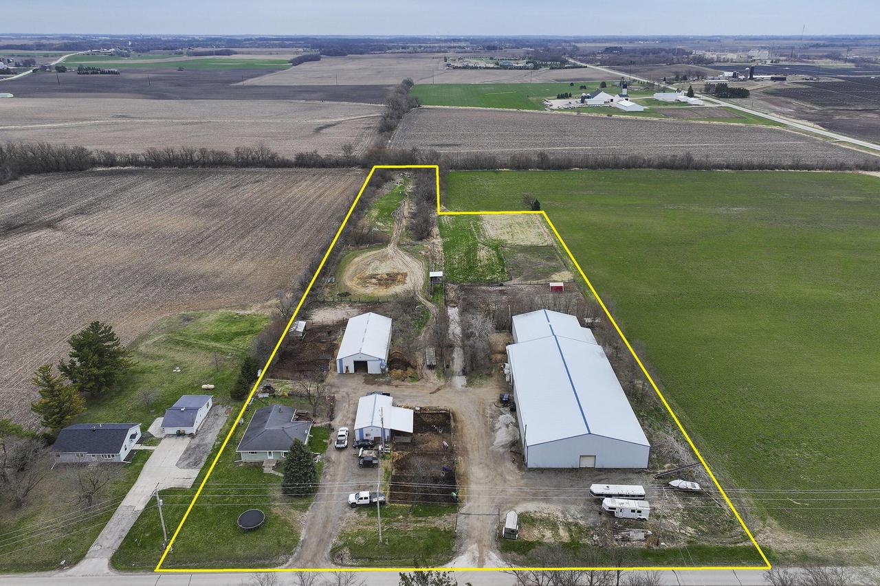 5035 69th Dr, Yorkville, WI 53182