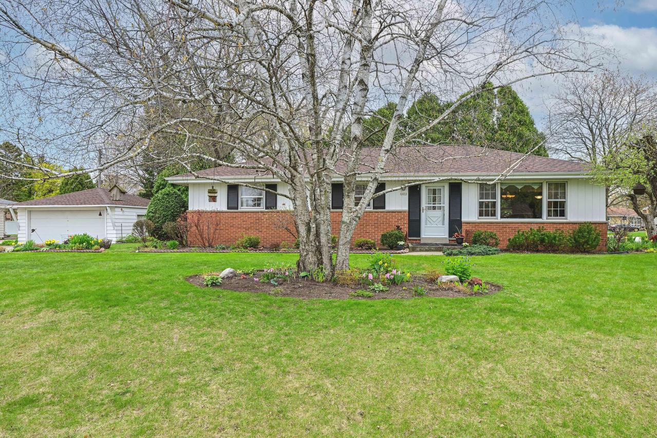 6453 W Darnel Ave, Brown Deer, WI 53223