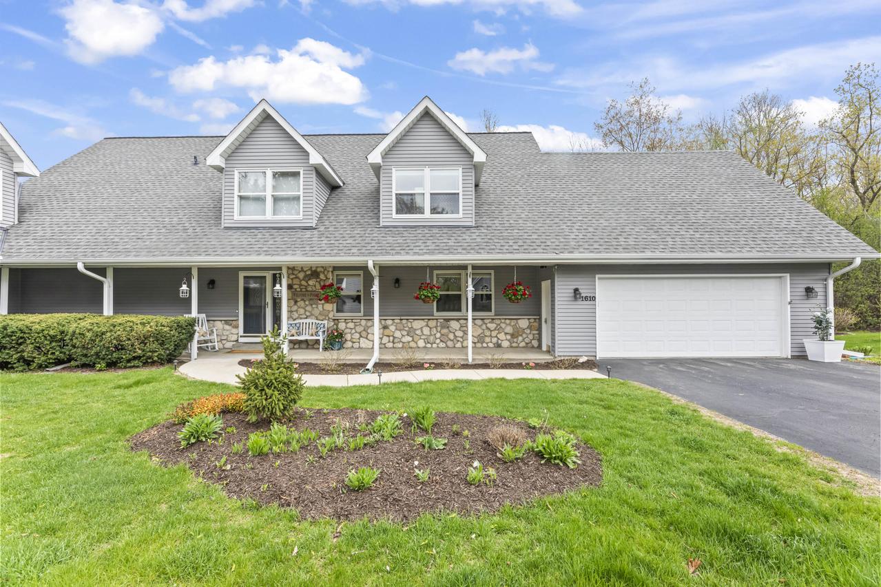 1610 Journeys Dr #1, Delafield, WI 53029