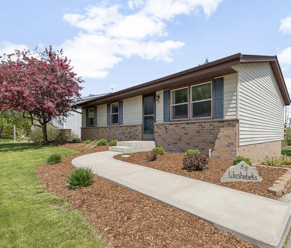 915 Villa Park, West Bend, WI 53090