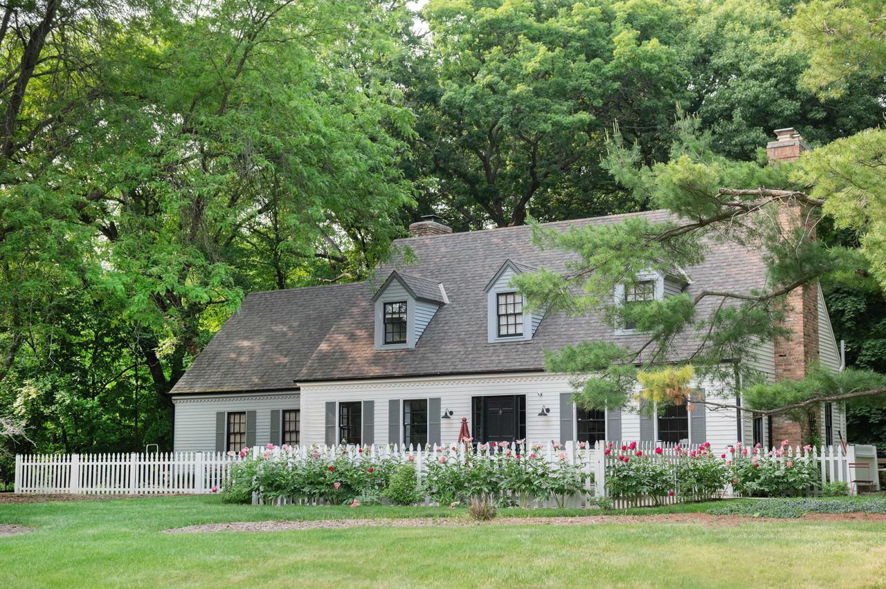 315 White Pine Rd, Delafield, WI 53018